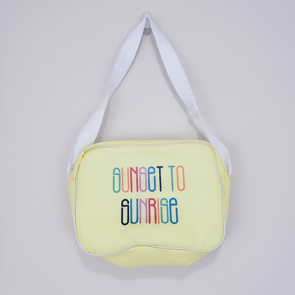 Sunset to Sunrise Yellow Pool Bag Insulated Cooler Bag NWOT